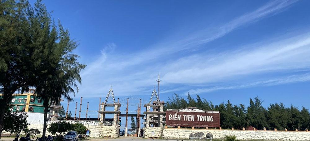 Biển Tiên Trang có đường bờ biển dài, chưa bị thương mại hóa.